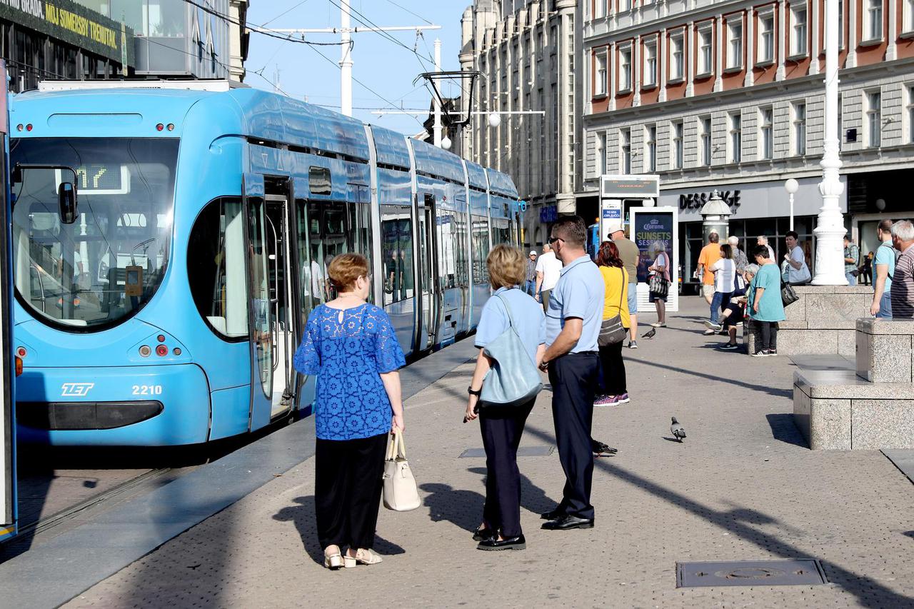 Zagreb: Zastoj tramvaja na Trgu bana Jelačića