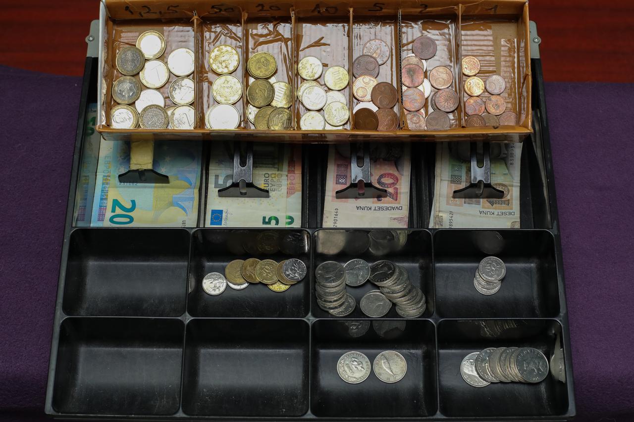 Tijekom prvih 14 dana nove 2023. godine, u blagajnama se nalaze i euri i kune