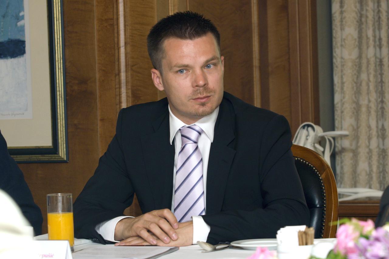 13.05.2009., Zagreb - Susret s novinarima povodom obiljezavanja 18. godisnjice rada Partner banke. Petar Repusic, direktor Sektora gospodarstva. 