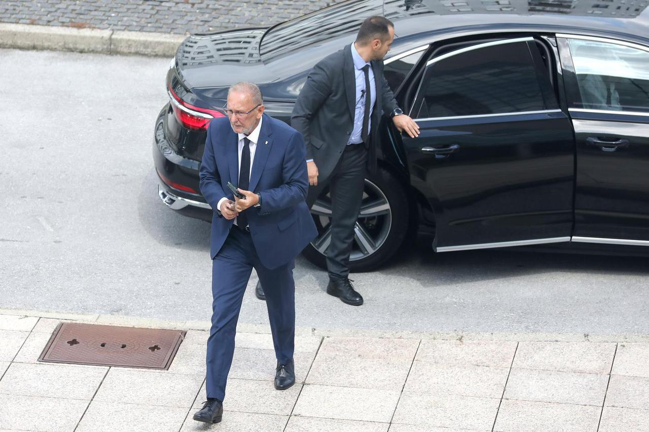 Zagreb: Dolazak članova Vlade na 143. sjednicu