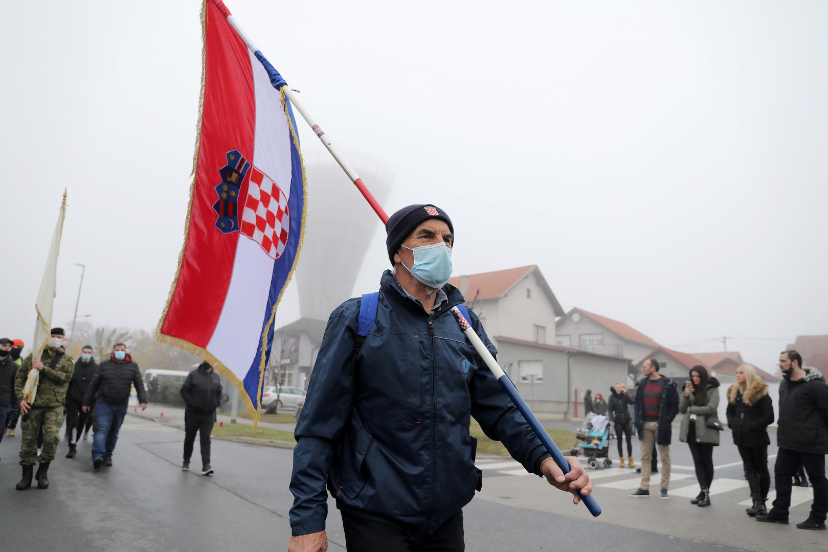 Vukovar - Dan sjecanja na zrtvu Vukovara i Skabrnje 1991.-2020. Krenula Kolona sjecanja u posebnim okolnostima zbog epidemije koronavirusa. 

Photo: Emica Elvedji/PIXSELL