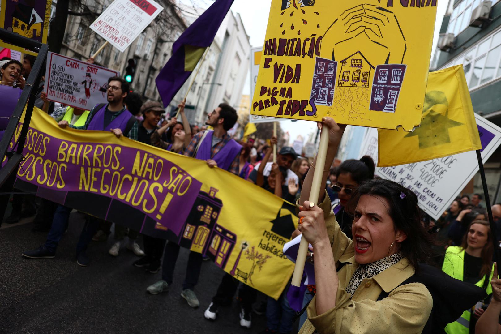 People shout slogans during a demonstration for the right to affordable housing in Lisbon, Portugal, April 1, 2023. REUTERS/Pedro Nunes Photo: PEDRO NUNES/REUTERS