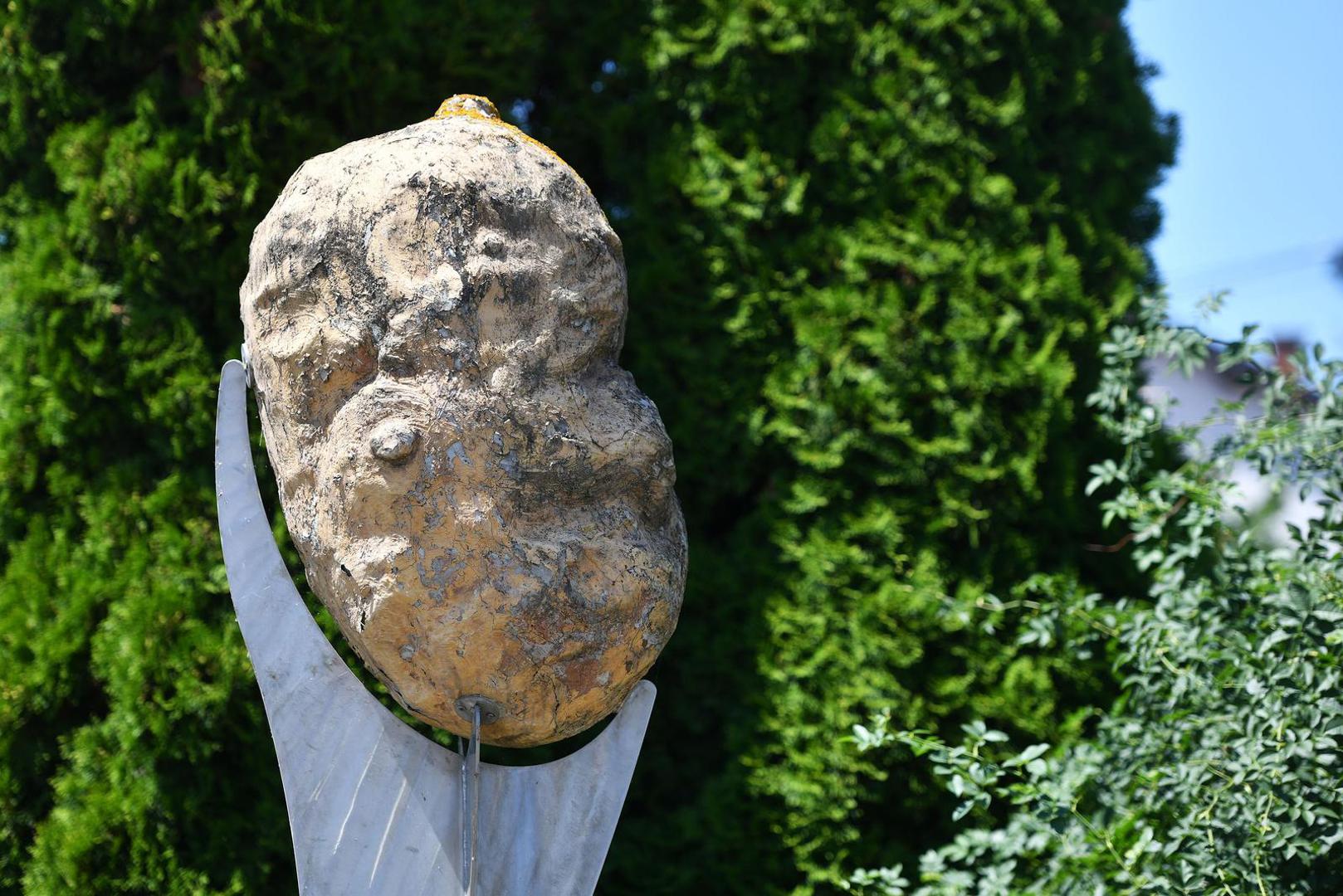 Spomenik krumpiru smješten je u Belici i slavi ono što je hranilo generacije mještana.