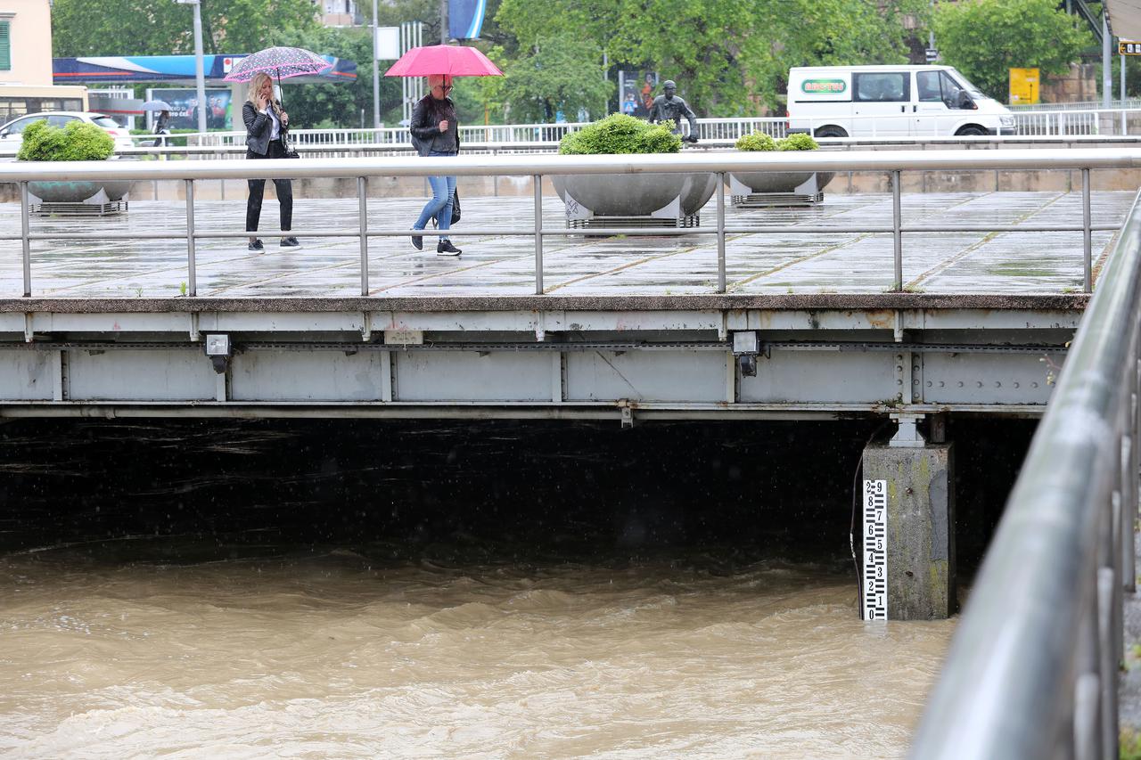 Rijeka: Zbog obilne kiše nabujala rijeka Rječina