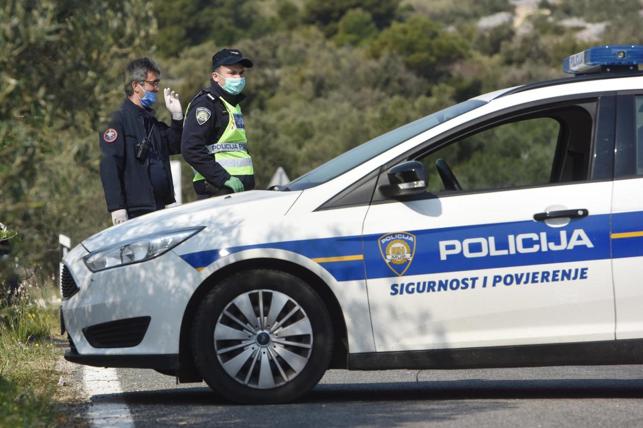 Murter i Betina u karanteni, policija na ulazu u mjesto