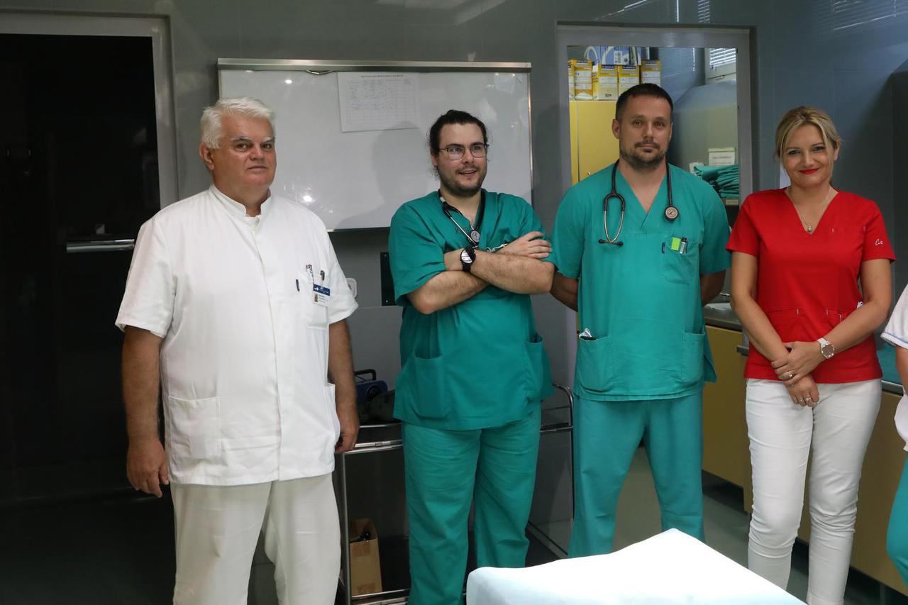 Kirurški tim sisačke bolnice izveo je komplicirani operativni zahvat na srcu i jetri na ženskoj osobi