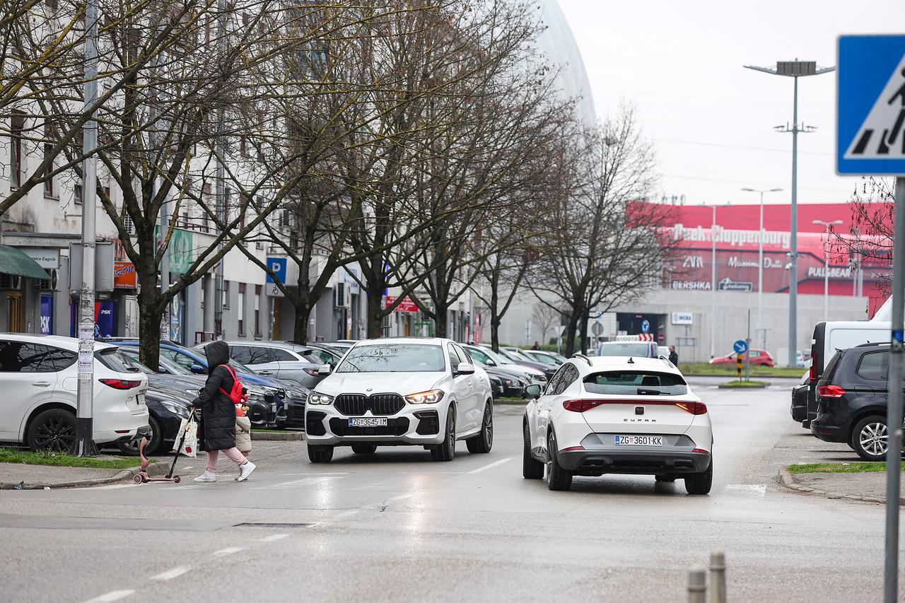 Zagreb: Naplata parkiranja na Laništu
