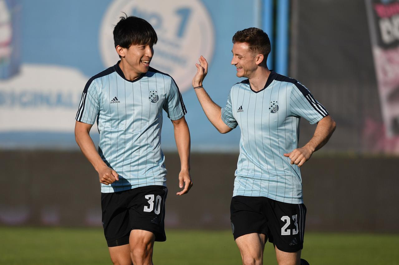 Koprivnica: Zagrijavanje igrača uoči početka utakmice NK Slaven Belupo - GNK Dinamo