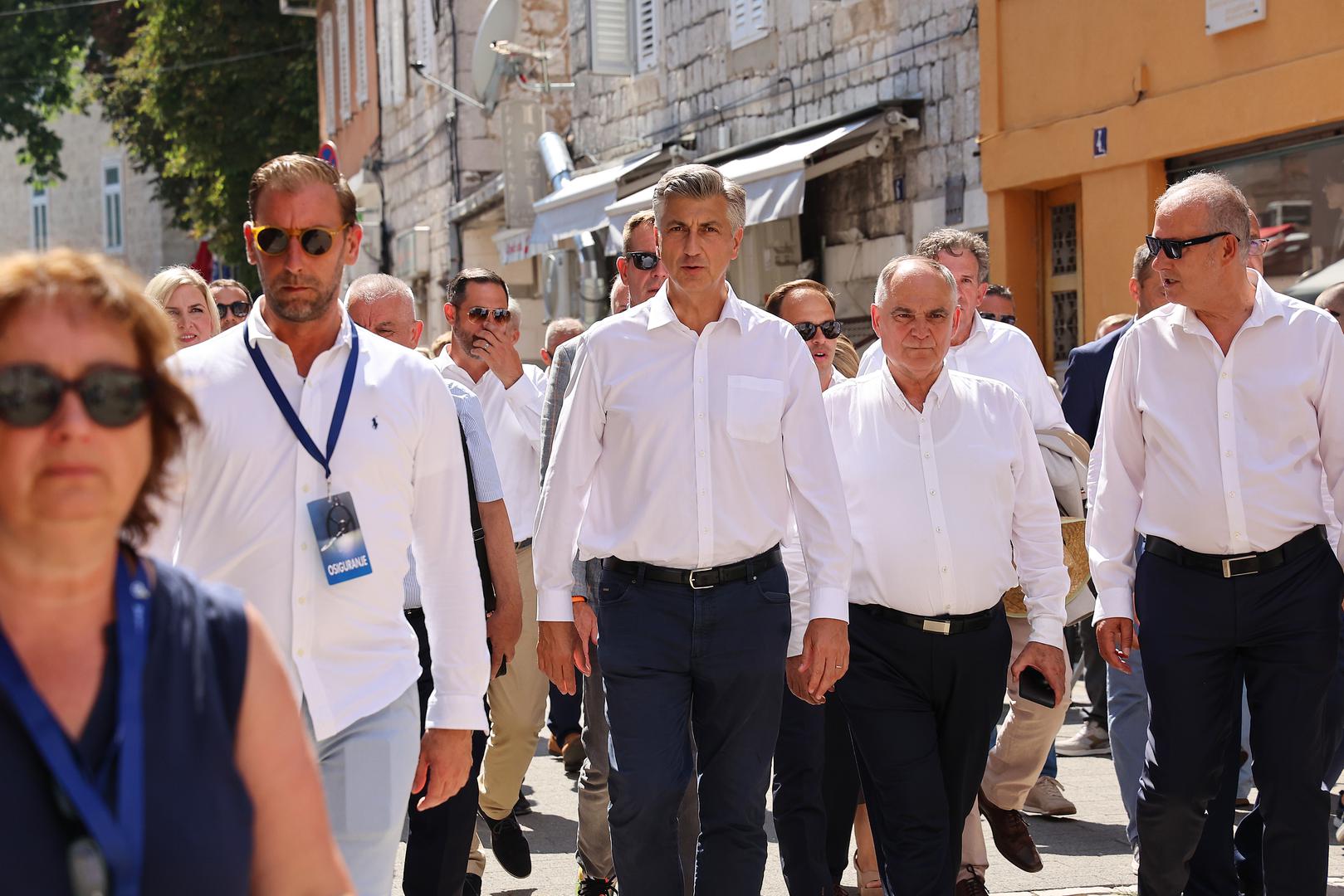 Ovogodišnjoj Sinjskoj alci, tradicionalnom viteškom konjaničkom natjecanju koje se održava u spomen na pobjedu nad Osmanlijama 1715. godine, nazočit će cijeli državni vrh.