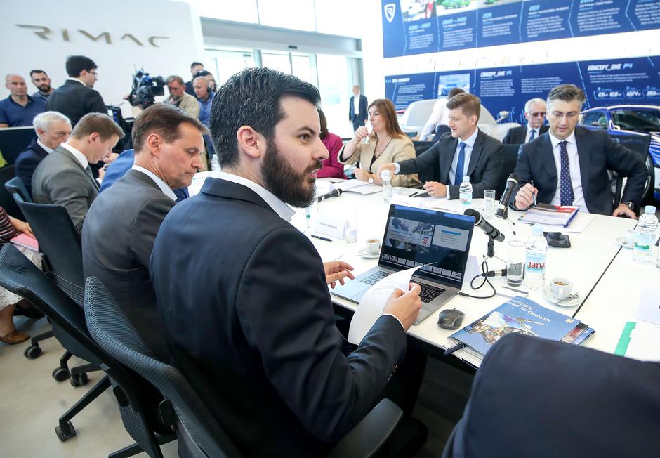Andrej Plenković i ministri na sastanku u tvornici Rimac automobili