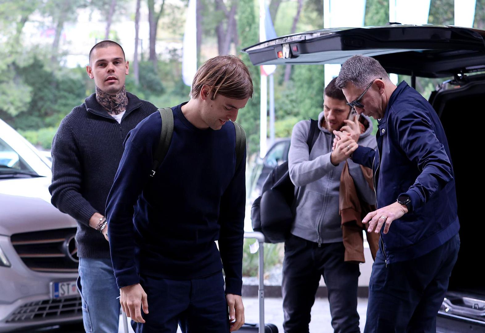 Kotarski je ove sezone branio u 40 utakmica za grčki klub i primio 46 golova. Prošle godine izabran je za najboljeg golmana grčke lige, a Transfermarkt ga procjenjuje na osam milijuna eura.