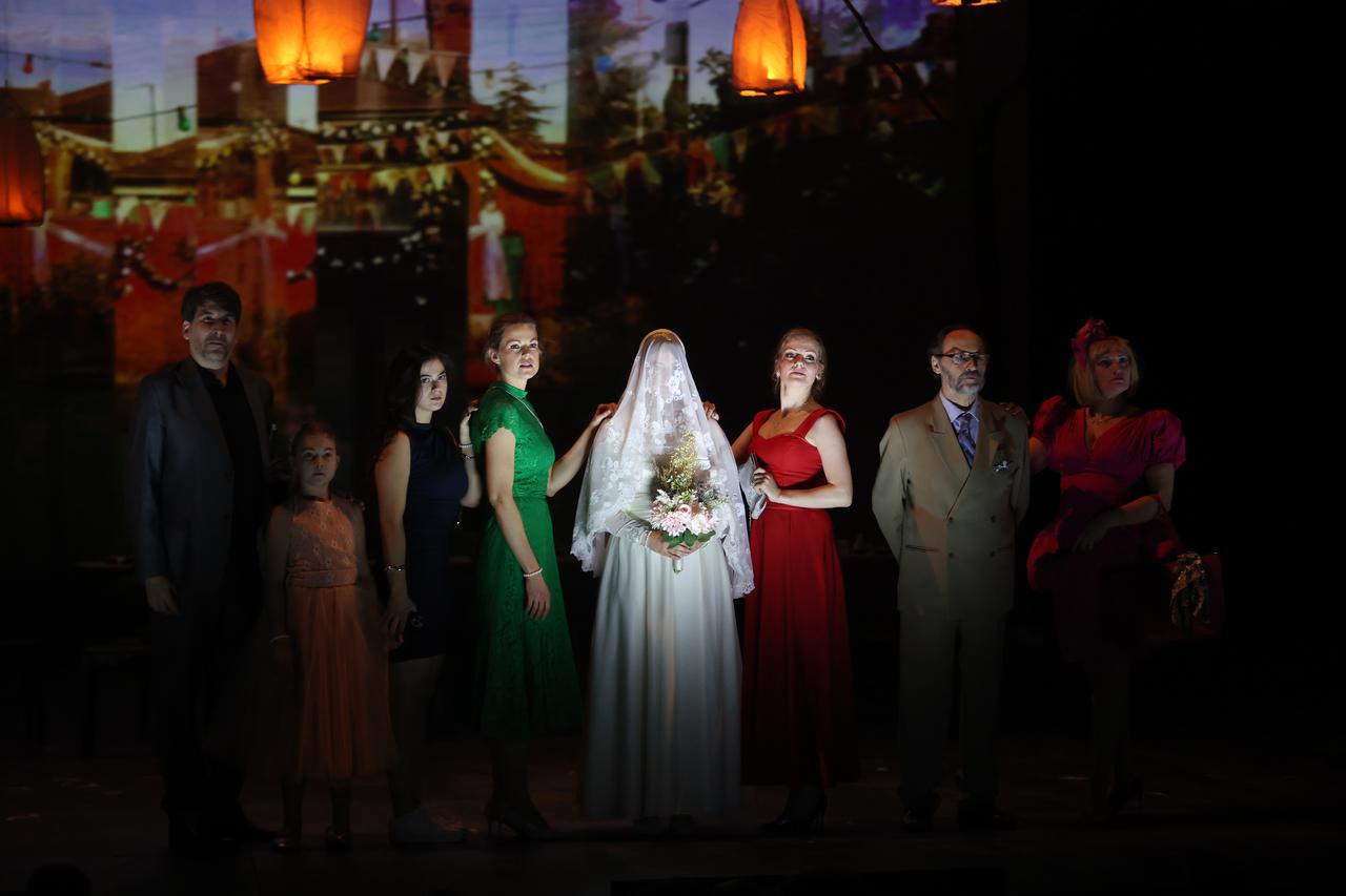 Osijek: Premijera predstave "Dok zvijezde ne padnu" 