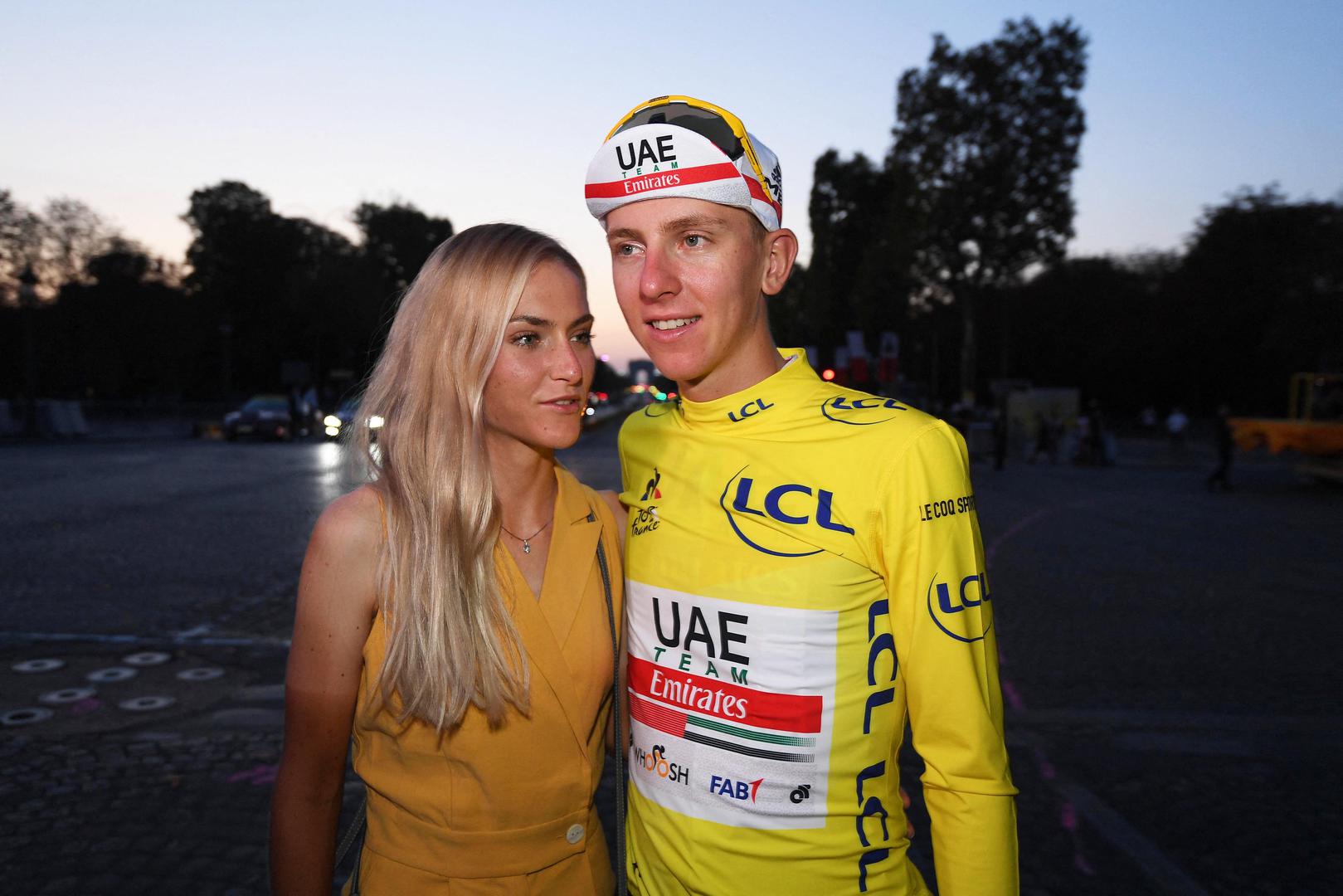 FRA, Tour de France 20.09.2020, Paris Champs Elysees, FRA, Tour de France, 21. Etappe, von Mantes La Jolie nach Paris Champs Elysees (122 km), im Bild zigart (urska) (slv), pogacar (tadej) (slv), avec sa compagne // during the 21th stage, from Mantes La Jolie to Paris Champs Elysees (122 km) of 2020 Tour de France. Paris Champs Elysees, France on 2020/09/20. EXPA Pictures © 2020, PhotoCredit: EXPA/ Pressesports/ Stephane Mantey

*****ATTENTION - for AUT, SLO, CRO, SRB, BIH, MAZ, POL only***** EXPA/ Pressesports/ Stephane Mantey