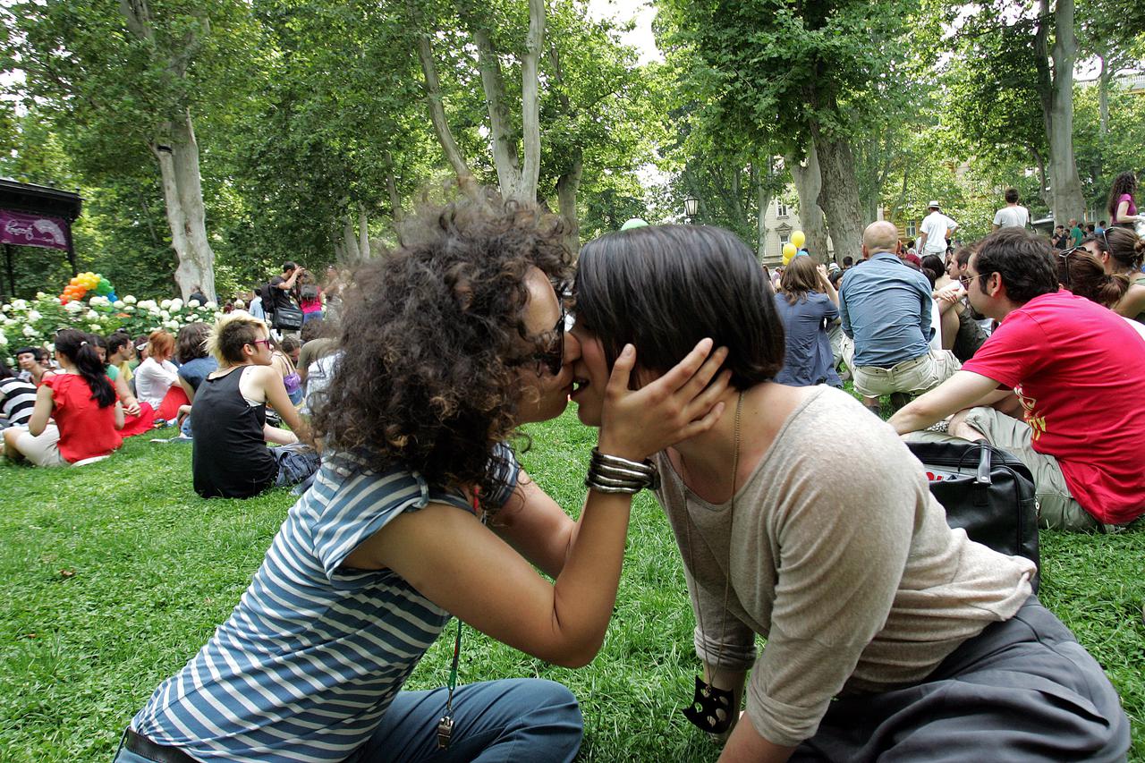 18.06.2011., , Zagreb - Najbrojniji 10. Zagreb Pride okupio velik broj pripadnika LGBT zajednice i osoba koje podrzavaju drugacije seksualne orijentacije