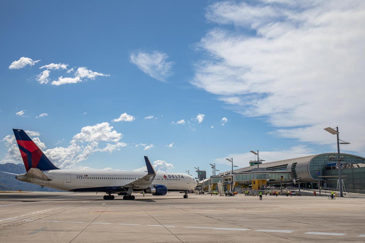 Prvi zrakoplov Delta Airlinesa sletio je jutros iz New Yorka u Dubrovnik