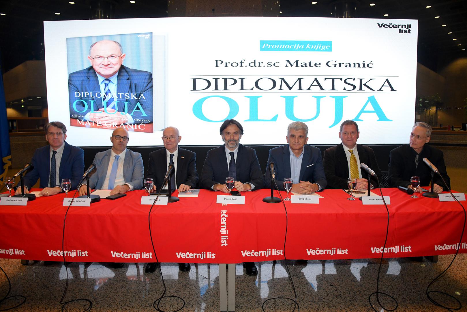 16.01.2023., Zagreb - U Nacionalnoj i sveucilisnoj knjiznici odrzana je promocija 2. dopunjenog izdanja knjige "Diplomatska oluja" Mate Granica. Vladimir Brnardic, Domagoj Knezevic, Mate Granic, glavni urednik Vecernjeg lista Drazen Klaric, Zarko Ivkovic, Goran Bandov, Tihomir Vinkovic Photo: Josip Regovic/PIXSELL