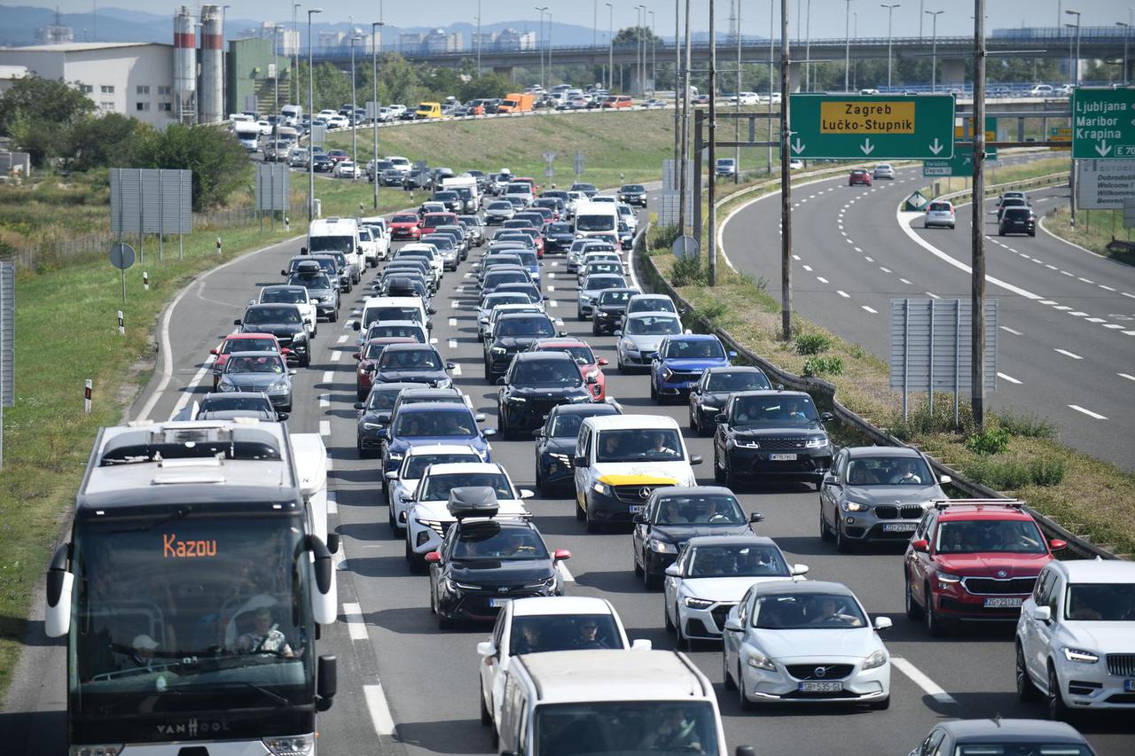 Zagreb: Gužve na Lučkom prema moru