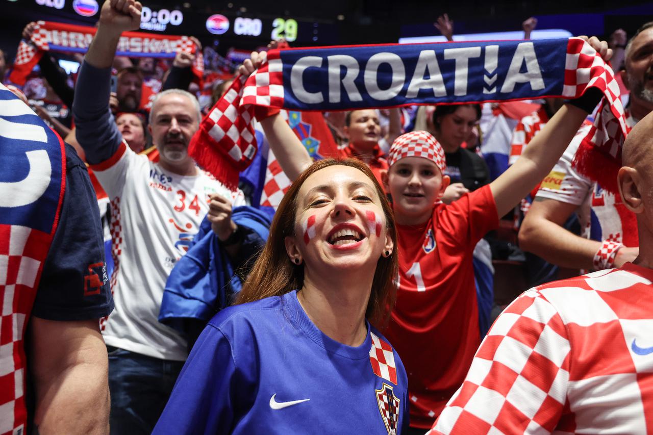 Malmo: Navijači na tribinama prije utakmice Hrvatske protiv Slovenije u drugom krugu EHF Europskog prvenstva