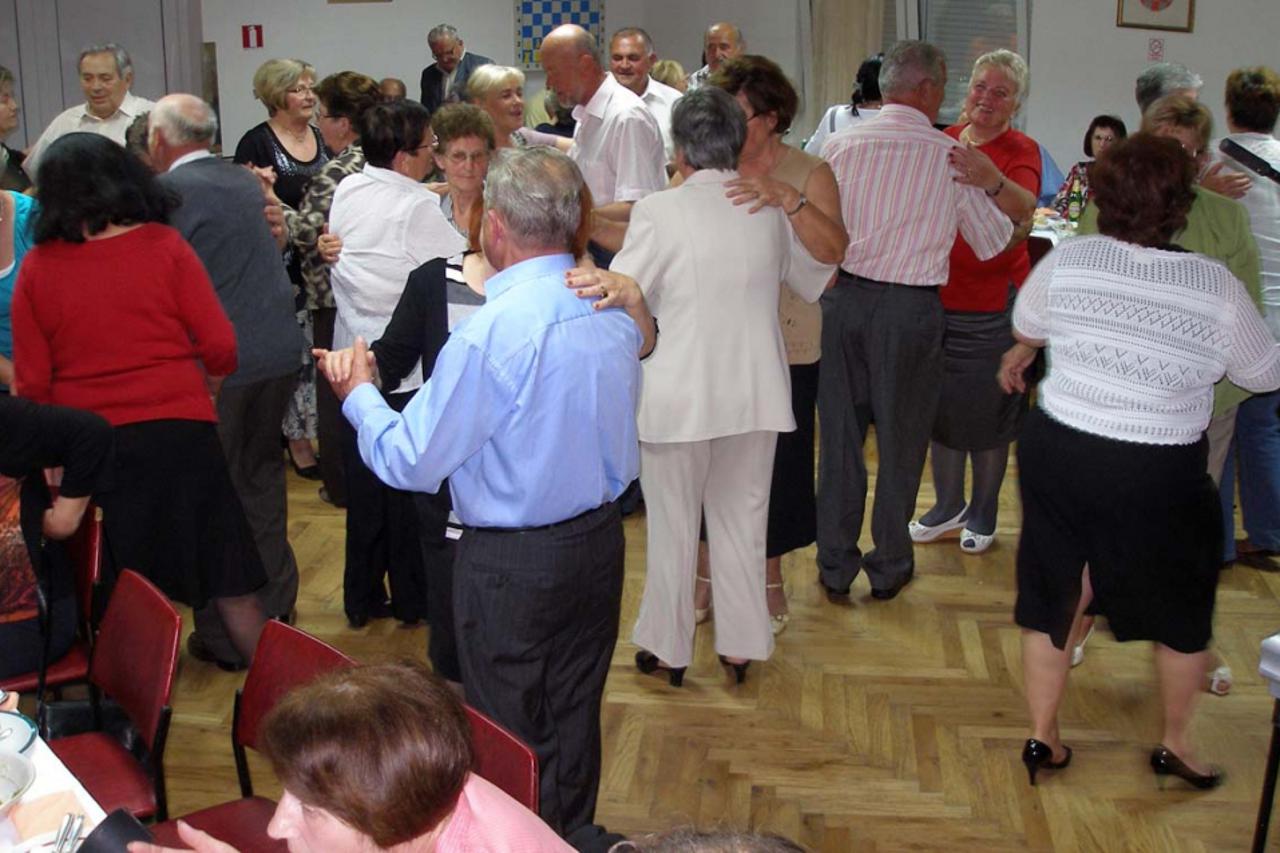 penzići,umirovljenici,šibice (1)