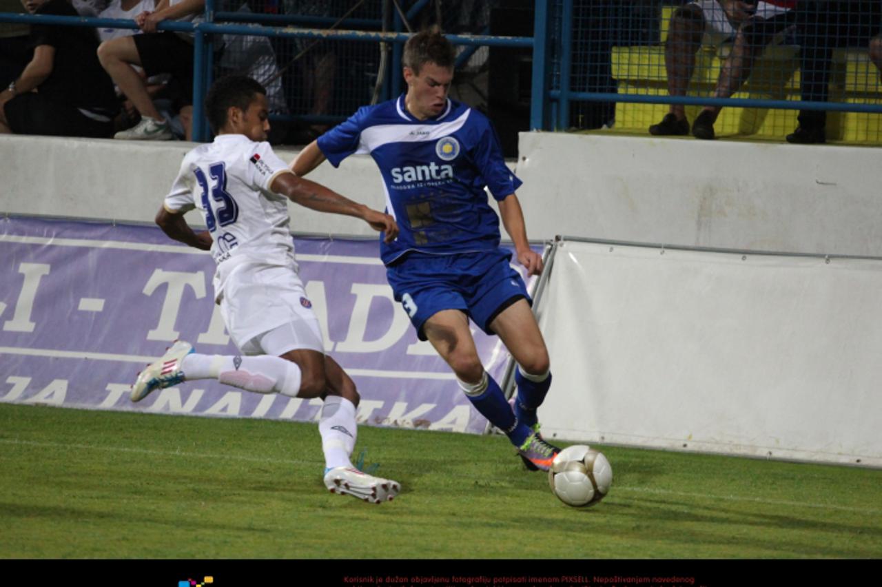 '31.07.2011., Zadar - Nogometna utakmica 2. kola 1. HNL, Prva HNL liga, NK Hajduk -  NK Zadar. Ivan Santini protiv James Dens da Silva-e. Photo: Zeljko Mrsic/PIXSELL'