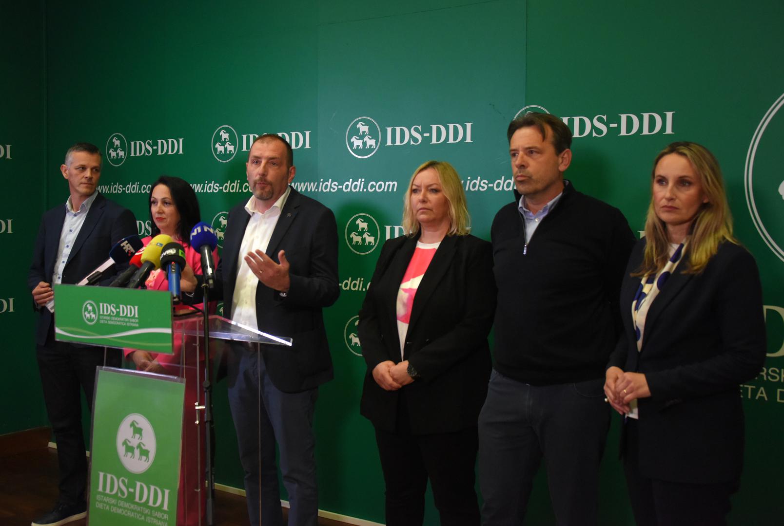 U stožeru IDS-a koji prema izlaznim anketama dobija 2 mandata u Saboru