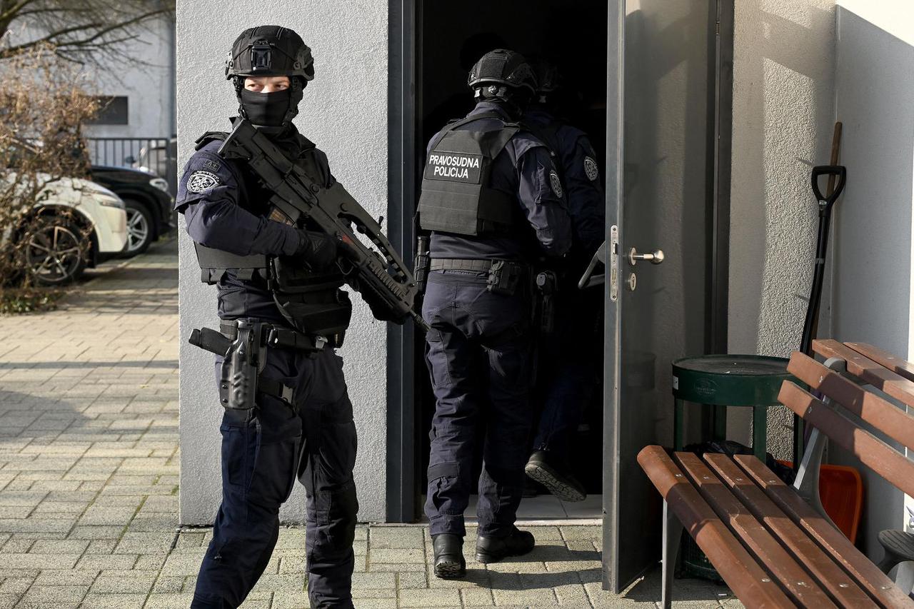 Varaždin: Srđan Mlađan pod jakim policijskim osiguranjem dolazi na Županijski sud