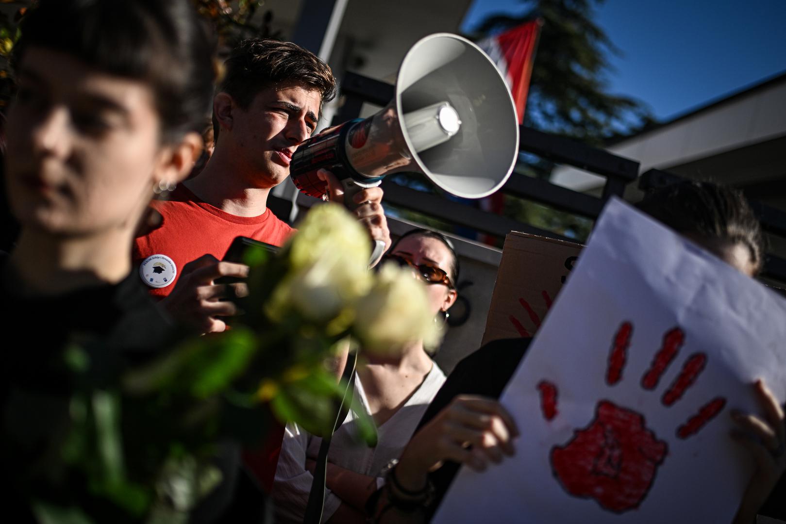 01.11.2025., Zagreb  - Prosvjed ispred Veleposlanstva Republike Srbije na godisnjicu pada nadstresnice u Novom Sadu Photo: Josip Regovic/PIXSELL
