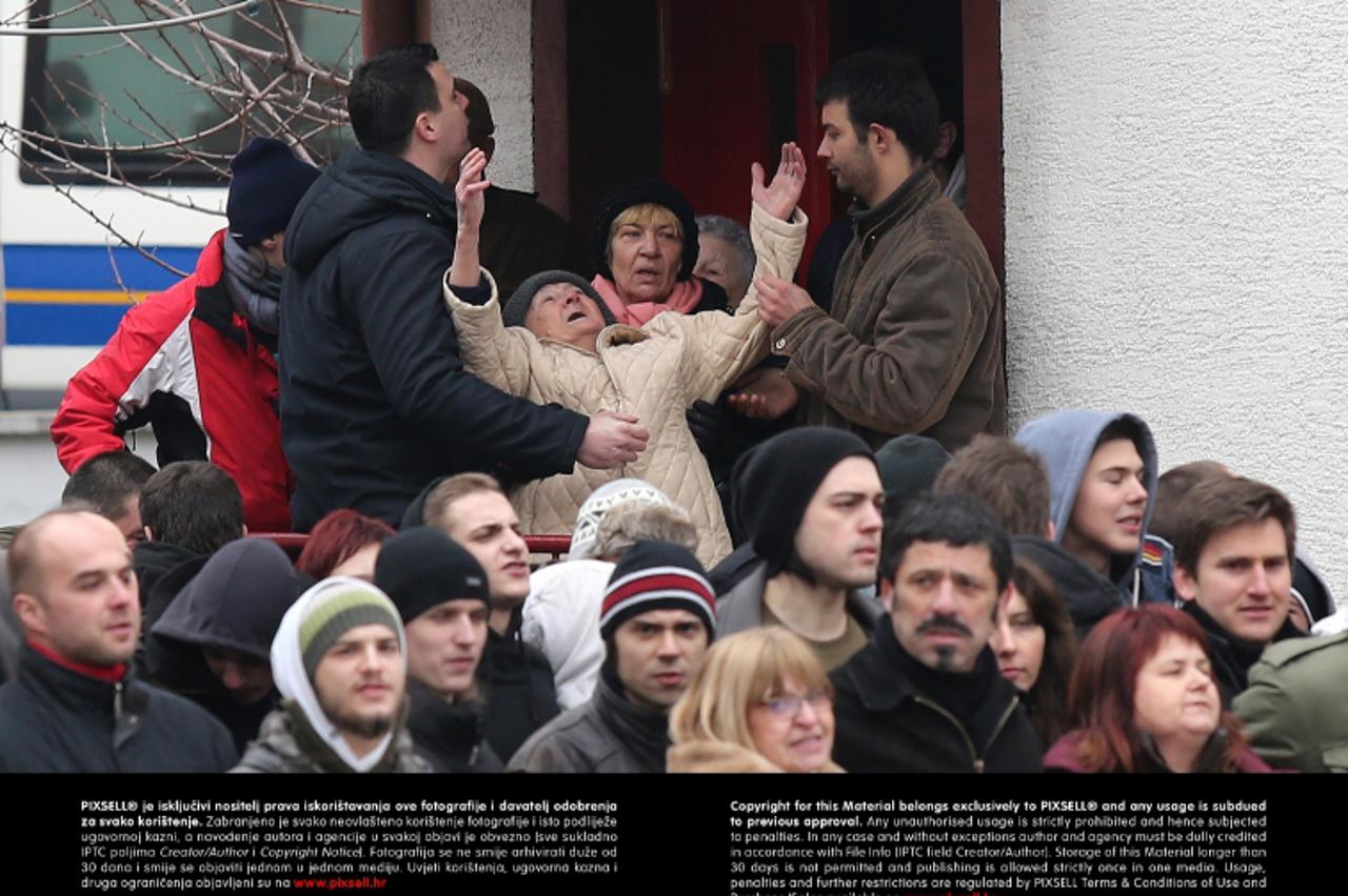 '28.02.2013., Zagreb - Delozacija osmeroclane obitelj Frlan u II Aninoj ulici 8 na Rudesu. Obitelj Frlan deloziraju iz kuce zbog neredovitog placanja kredita banci. Photo: Igor Kralj/PIXSELL'