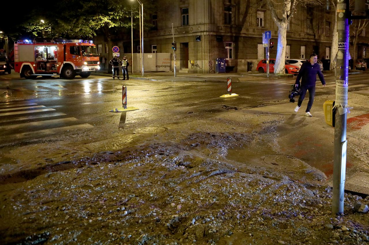 Zagreb: Poplava na Zelenom valu zbog puknuća cijevi kod Vodovodne ulice