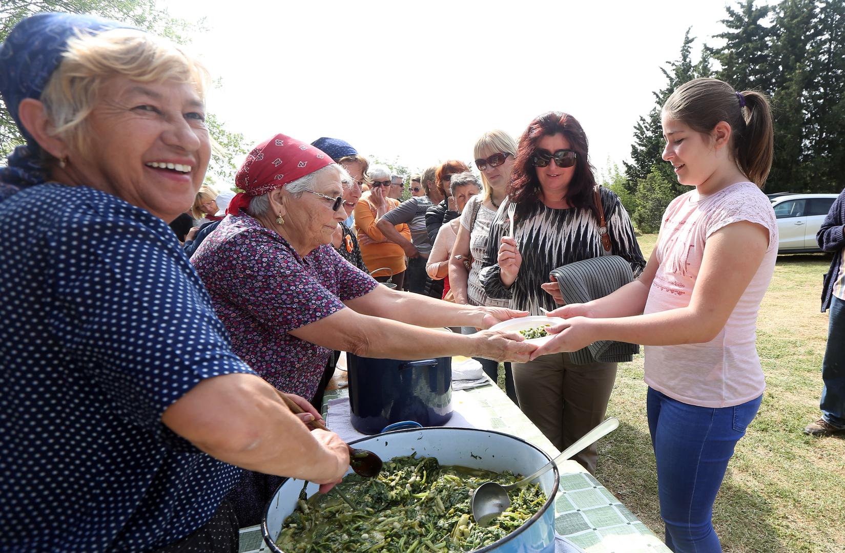 Turistička zajednica grada Vodica pripremila je tradicionalni prvosvibanjski piknik u Rakitnici kraj crkve sv. Ivana. 