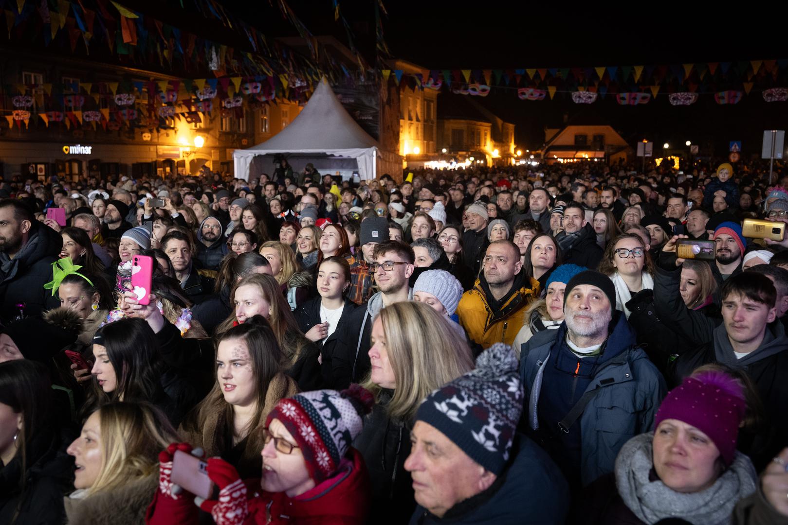 Osim Gibonnijevog koncerta, vikend je bio ispunjen raznovrsnim događanjima. U subotu su se održale povorke osnovnih škola, izbor najboljih obiteljskih i pojedinačnih maski, a navečer je, nakon Gibonnija, u Fašničkom šatoru nastupila Neda Ukraden.