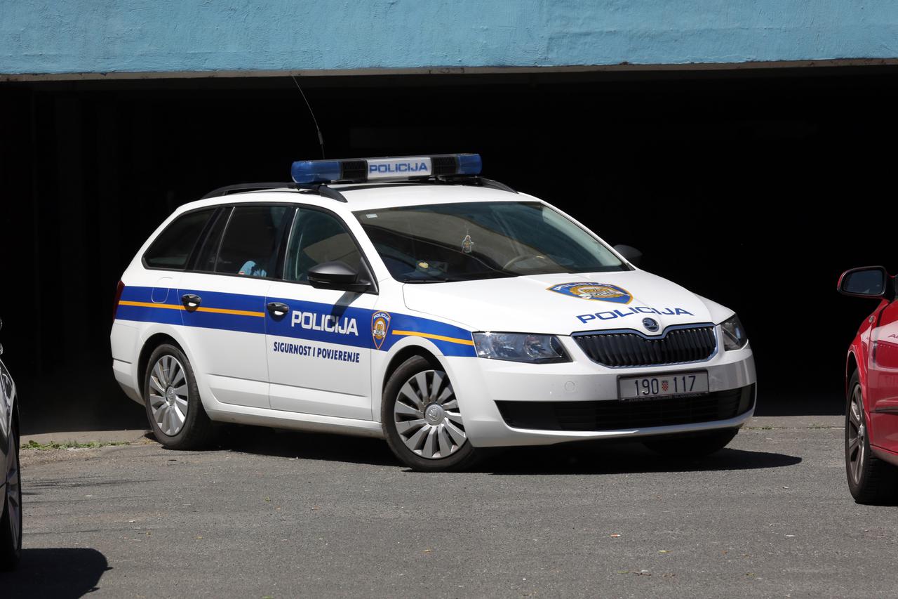 Policijski automobil