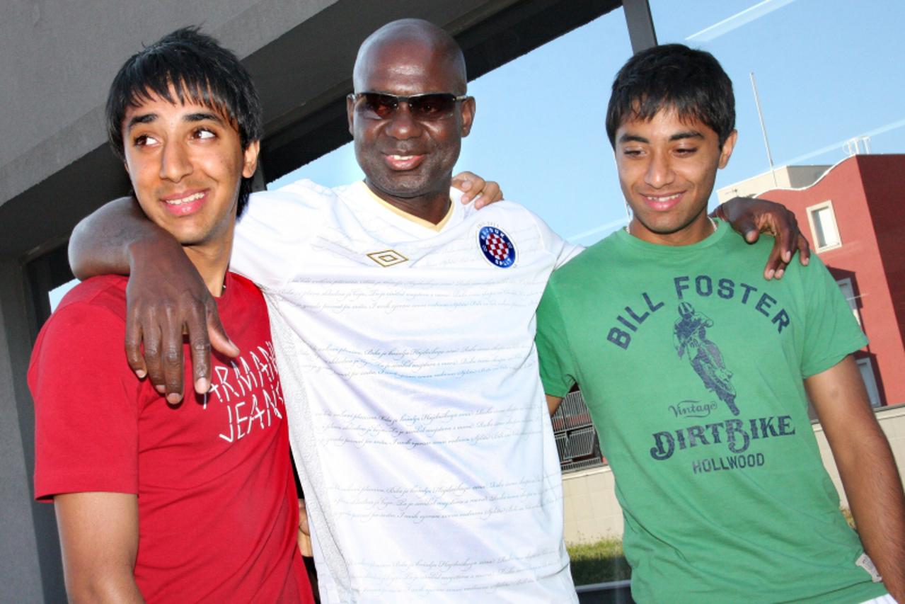 '04.09.2010., Split - U centru joker u fitnes centru ugostili su Bena Johnsona jodnog najbrzih ljudi na svijetu koji ce u teretani tjedan dana biti trener. doveo je dvoje mladih nogometasa koje zeli d