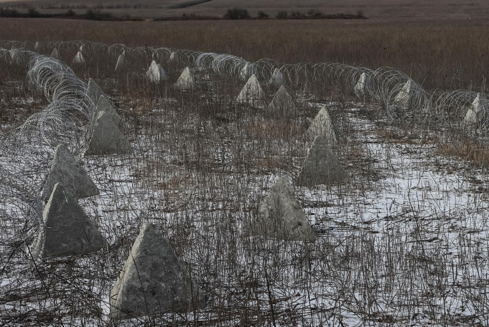 Fortifications built by the Ukrainian army, including "dragon's teeth" and razor wire, stretch across a field near the frontline town of Kupiansk, amid Russia’s attack on Ukraine, in Kharkiv region, Ukraine February 19, 2024. REUTERS/Sofiia Gatilova Photo: Stringer/REUTERS
