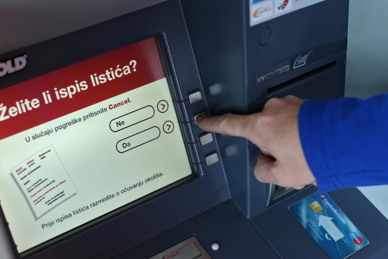 Podizanje gotovine s bankomata