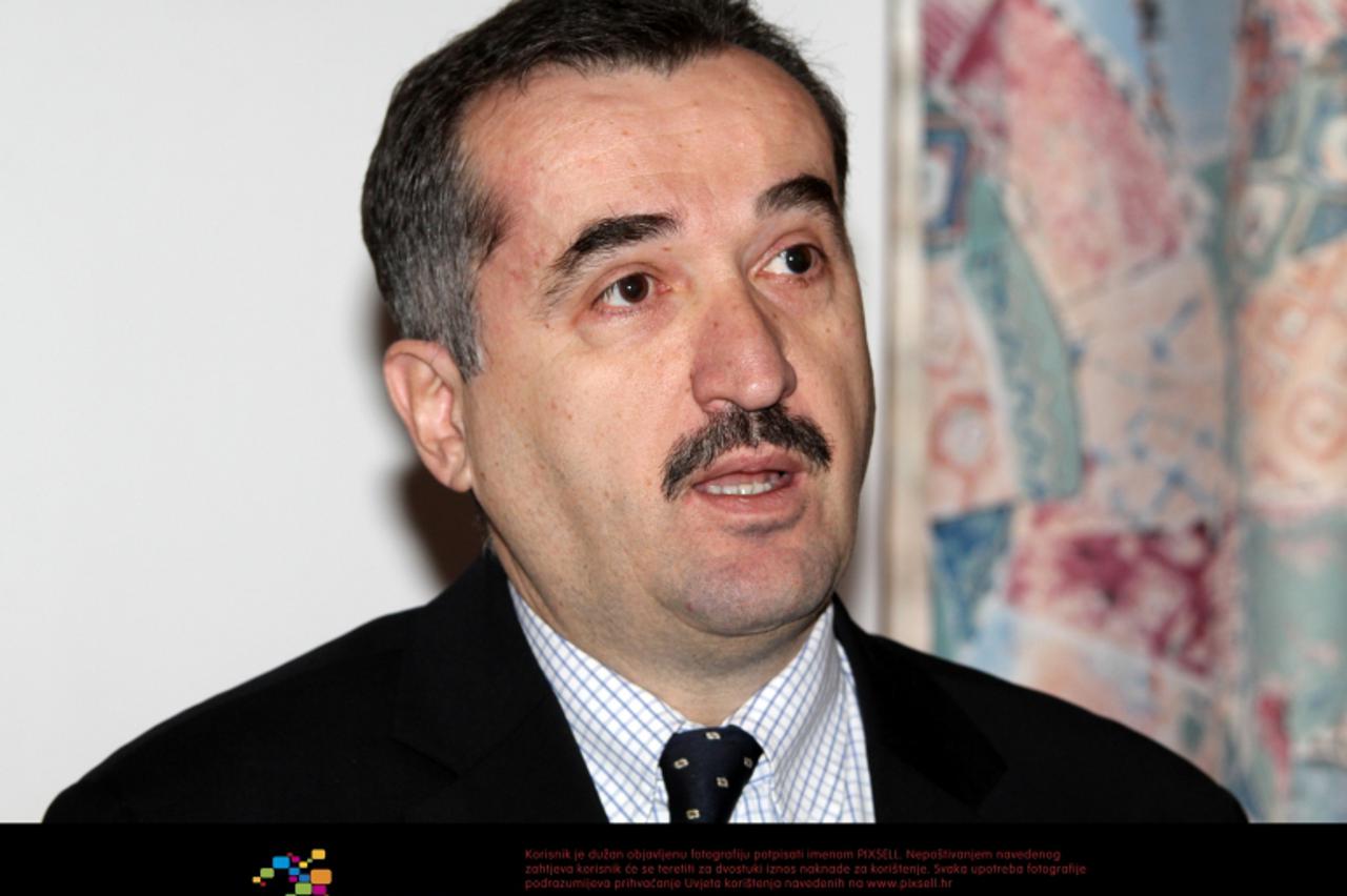 \'08.03.2011.,Sibenik- Danas je u Sibeniku boravio i sa svojim clanovima se sastao predsjednik HCSP Josip Miljak a domacin mu je bio Damir Jakelic iz sibenske podruznice.Na zajednickom susretu i tisko