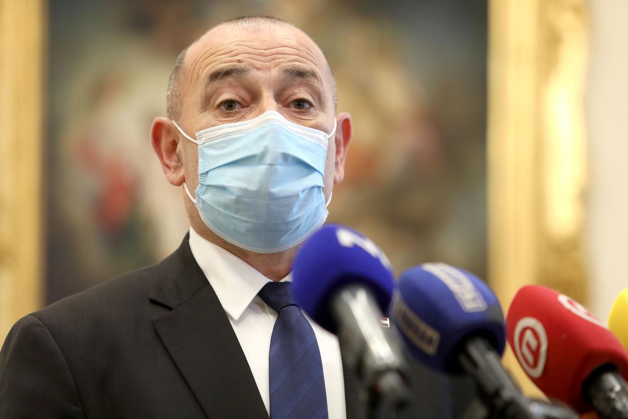 Nakon sjednice užeg kabineta Vlade konferenciju za medije održao Tomo Medved