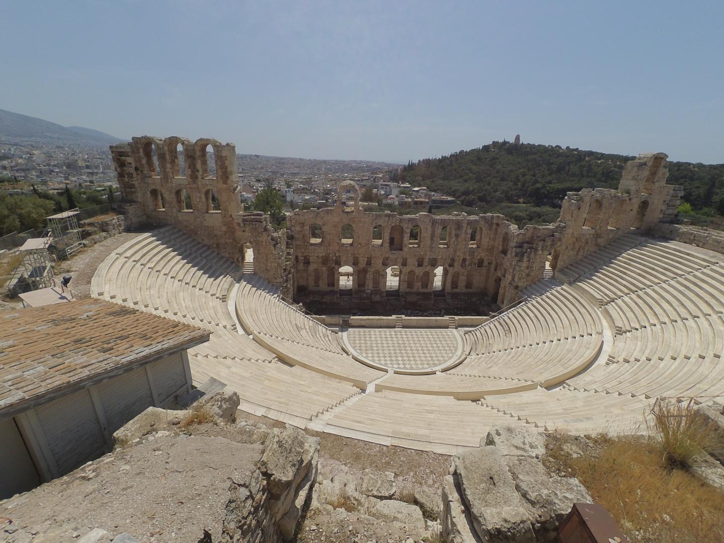 Laganom šetnjom od Partenona možete obići sve važnije lokalitete uključujući prvi stadion za Olimpijske igre