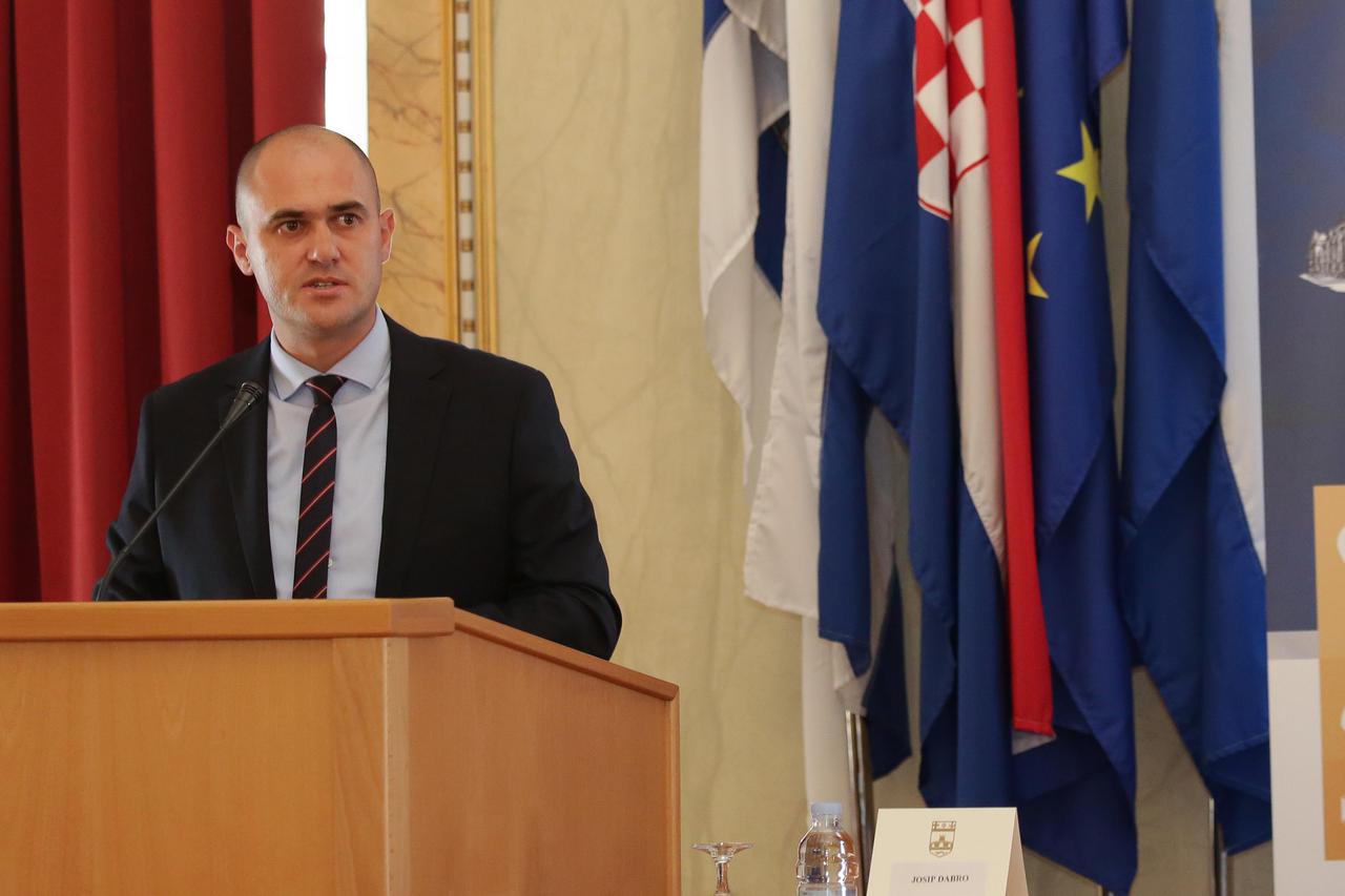 Osijek: Potpisan ugovor o pristupanju Zakladi Vrhbosanske nadbiskupije