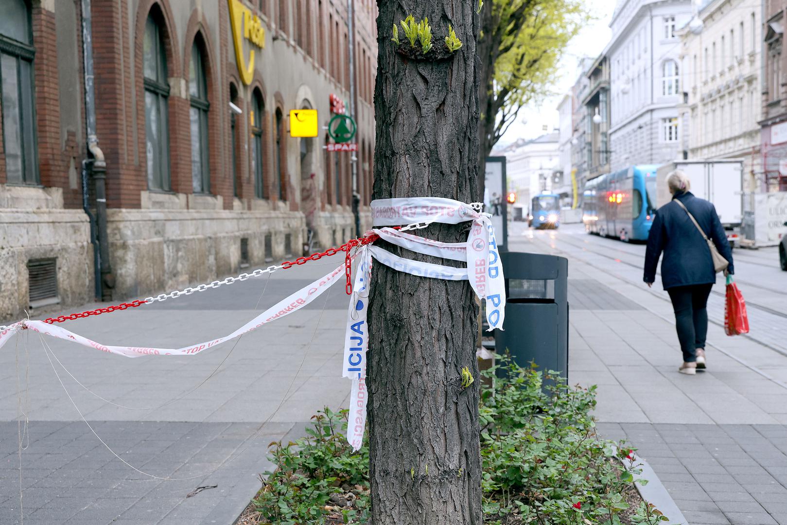 Podsjetimo, zgrada je teško oštećena još u potresu 2020. godine pa je tako već šest godina prazna, ne koristi se te su svi uredi napušteni. 