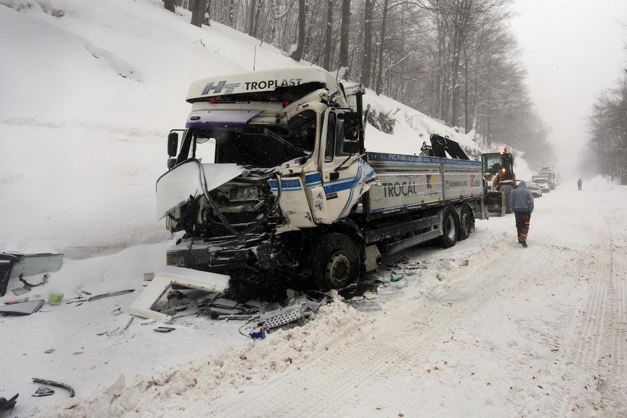 Gornje Jelenje: prometna nesreća između kamiona i autobusa