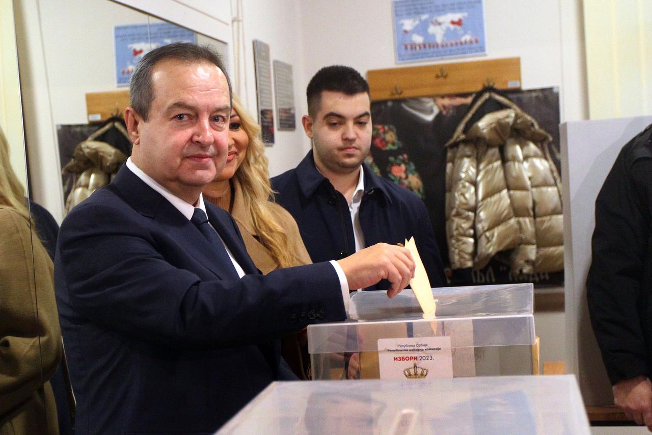 Srbija: Političari glasali na parlamentarnim izborima