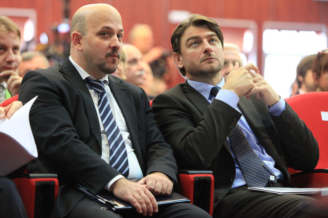 30.10.2013., Opatija - Drugi medjunarodni Invest forum na kojem su predstavljeni projekti i investicijske mogucnosti Primorsko-goranske zupanije i Grada Rijeke.  U radu skupa sudjelovali su potpredsjednik Vlade i ministar regionalnoga razvoja i fondova EU