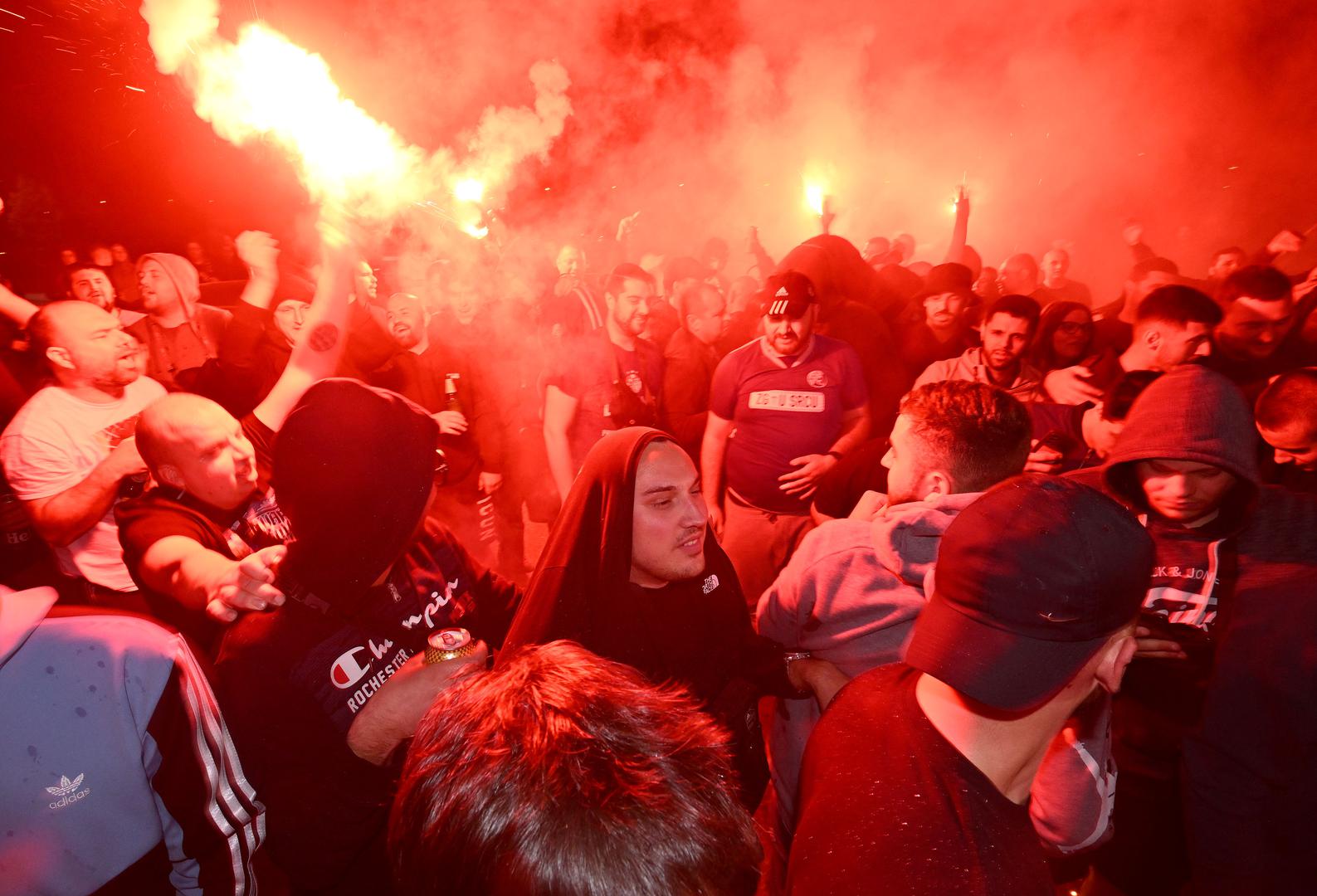 Nogometaši Dinama sinoć su na Rujevici u velikom derbiju nakon preokreta svladali Rijeku s 2:1 i tako stigli vrlo blizu naslova prvaka Hrvatske. Nakon toga su se vratili kući.