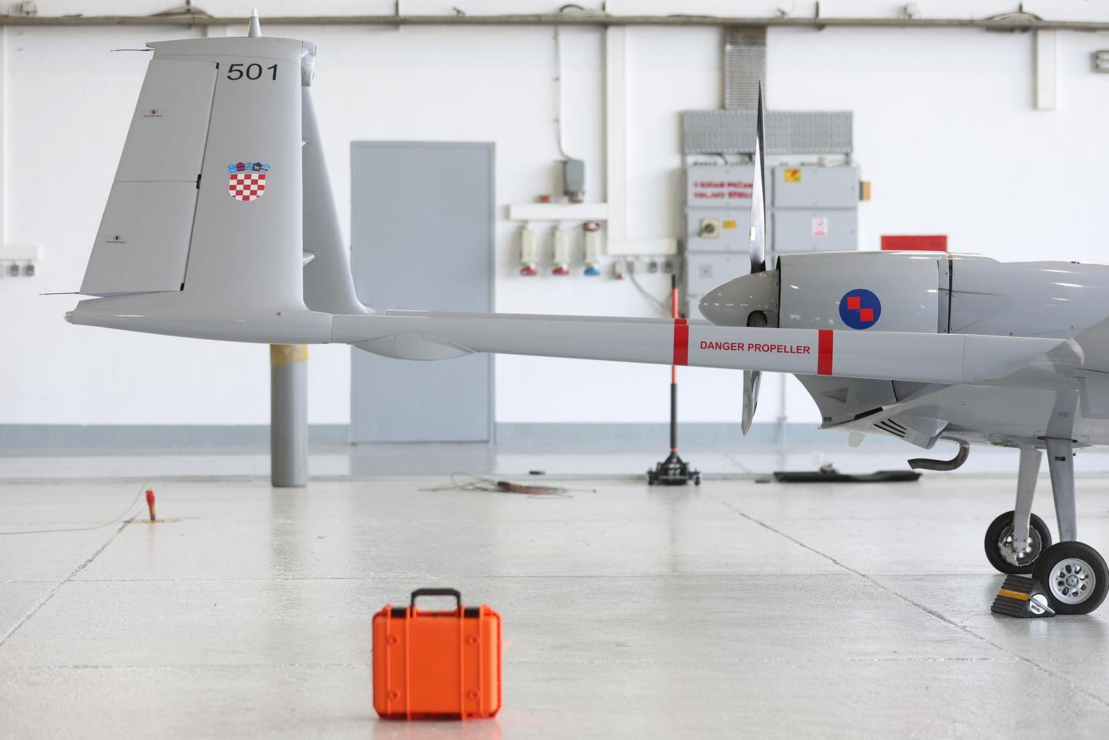 02.09.2025., Zagreb - Potpredsjednik Vlade Republike Hrvatske i ministar obrane Ivan Anušic i načelnik Glavnog stozera Oruzanih snaga RH general-pukovnik Tihomir Kundid prisustvovali su predstavljanju besposadnog zrakoplovnog sustava Bayraktar TB2.  Photo: Slavko Midzor/PIXSELL