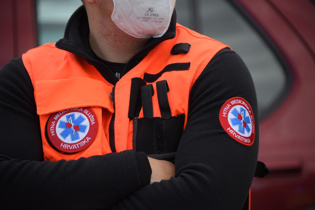 Pula: Djelatnici Hitne pomoći sirenama prosvjedovali jer su jedina hitna služba u Hrvatskoj čiji zaposlenici nemaju beneficirani radni staž