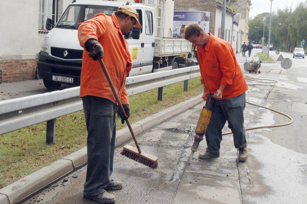 '13.09.2011., Sisak - Sisacko-moslavacka zupanija svoje udjele u poduzecu Ceste Sisak prdati ce IGM-u iz Turopolja.(ARHIVA)'