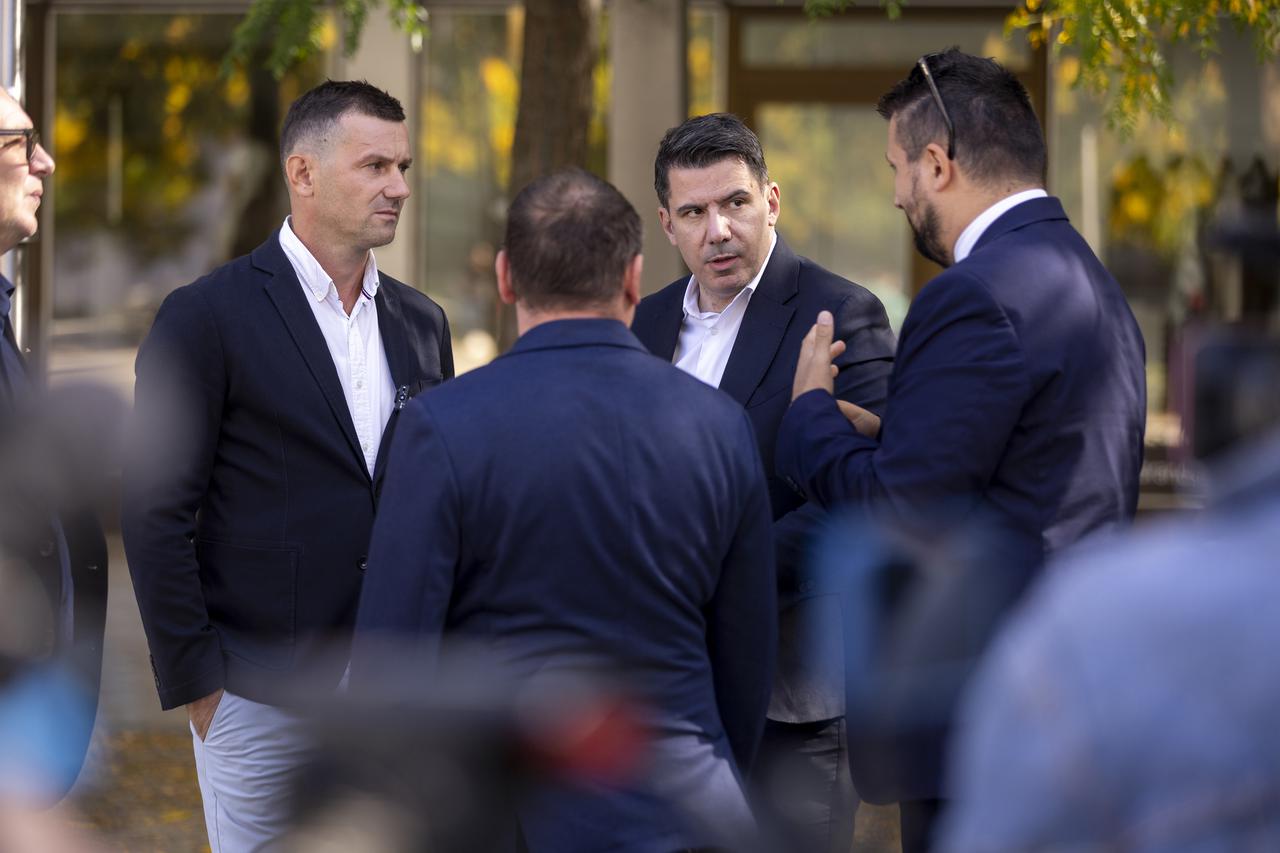 Osijek: Konferencija za medije stranke MOST na temu spaljivanje otpada u Našicama