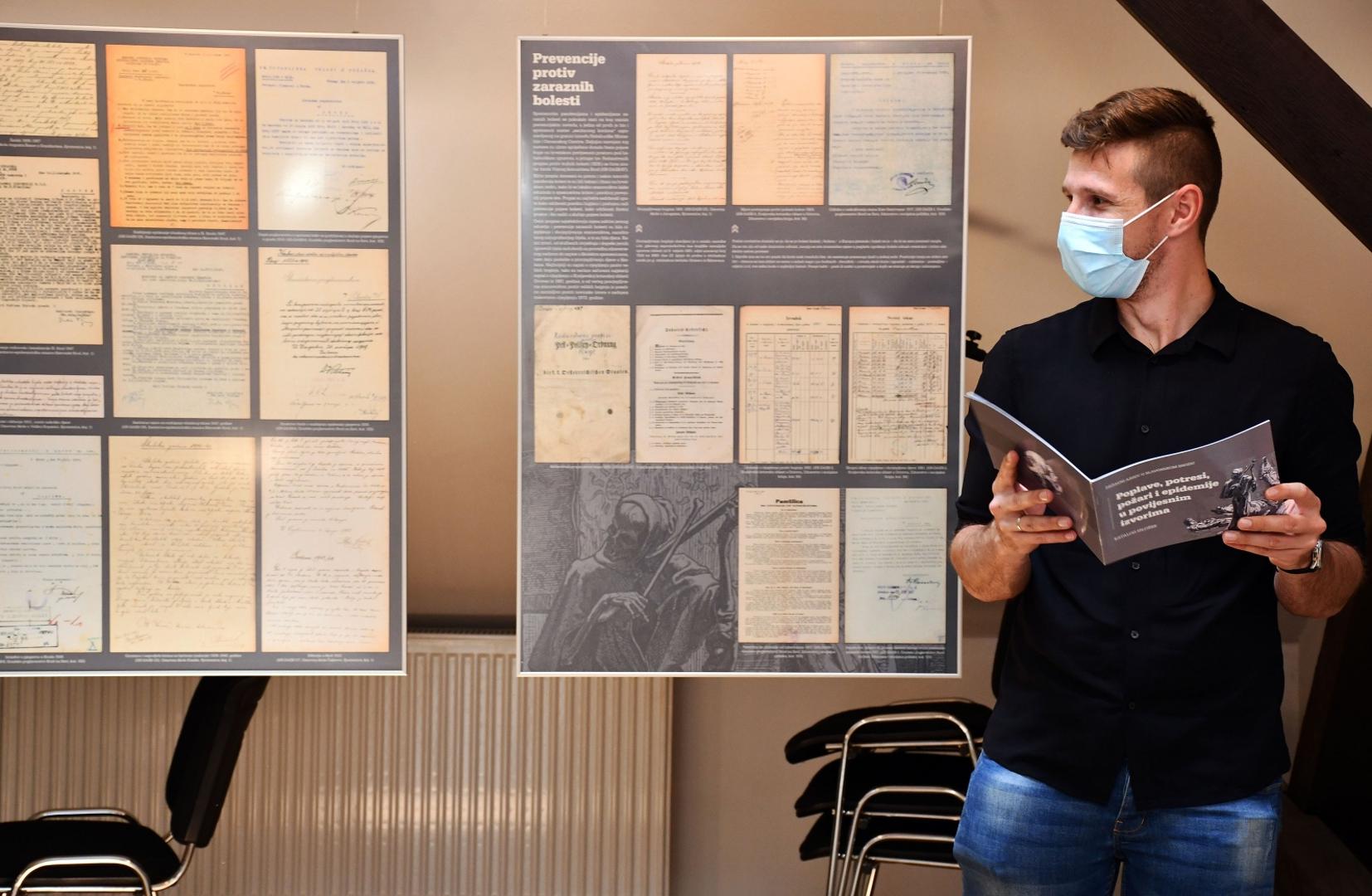 10.06.2021., Slavonski Brod - Otvorenje izlozbe Drzavnog arhiva "Poplave, potresi, pozari i epidemije u povijesnim izvorima". Photo: Ivica Galovic/PIXSELL