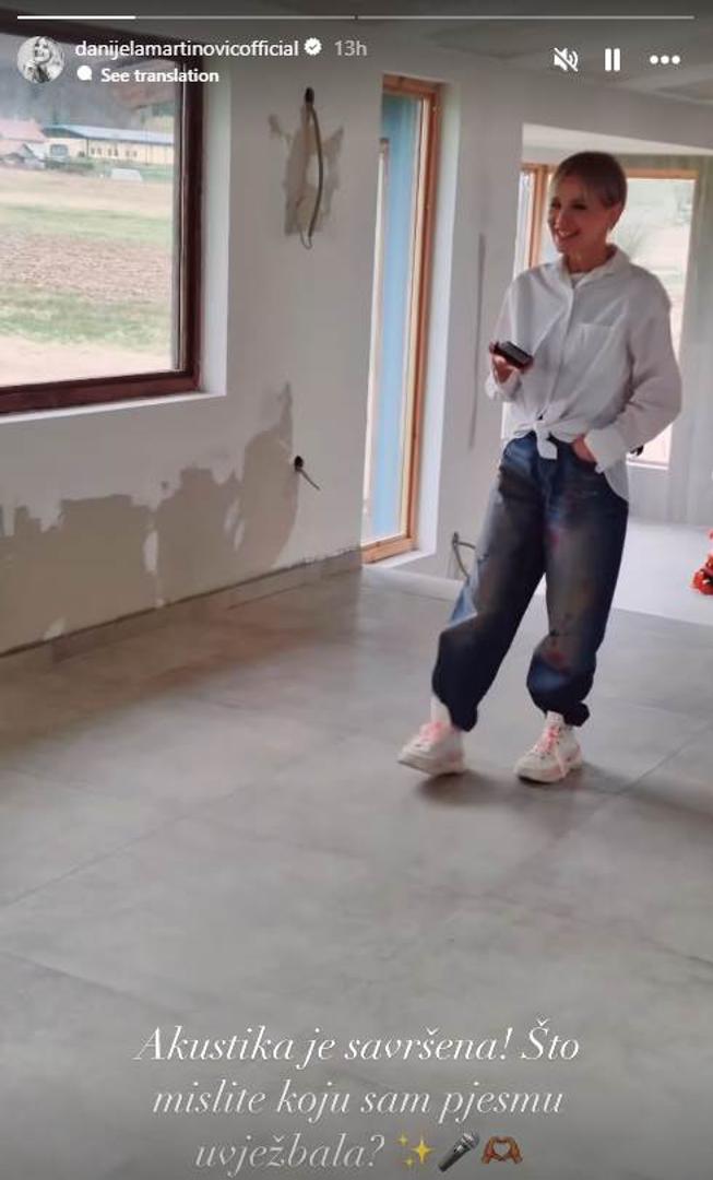 - Preselili se nismo. Imali smo mi te divne planove, pa onda smo se suočili sa stvarnosti. I onda sam mu u jednom trenutku rekla, okej, postoji neki dobar razlog zašto to nije tako - rekla je pjevačica za Story krajem prošle godine, najavivši da bi preseljenje trebalo biti gotovo do proljeća, ali kako ništa ne jamči.